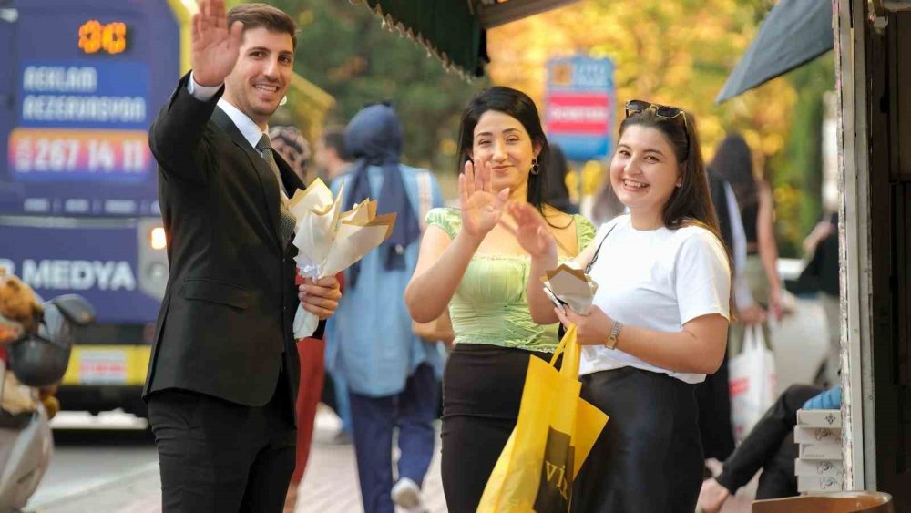 Şakacı Abdullah Çelik, şakazedeleri ağlattı