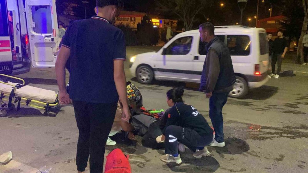 Sürat motoru ile motosiklet çarpıştı: 2 yaralı