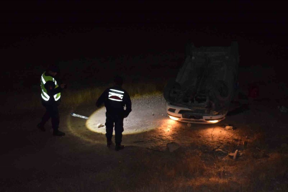 Karaman'da Takla Atan Otomobilde 2 Yaralı