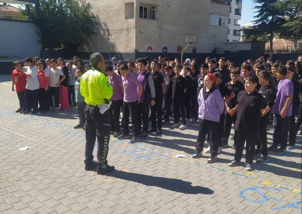 Konya Ereğli’de Okul Geçit Görevlileri Sertifikalarını Aldı