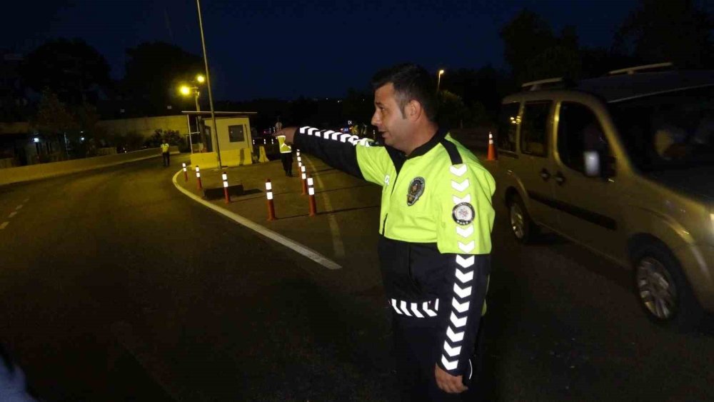 Freni patlayan gübre yüklü kamyon uygulama noktasına daldı