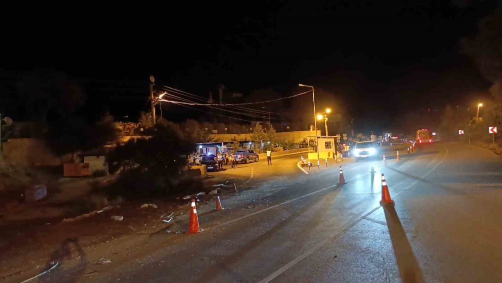 Freni patlayan gübre yüklü kamyon uygulama noktasına daldı