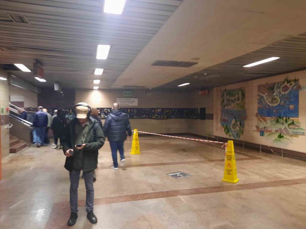 İBB ekipleri boruyu patlattı, metro sular altında kaldı