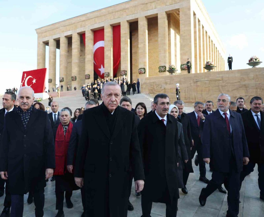 Devlet erkanı Ata’nın huzurunda