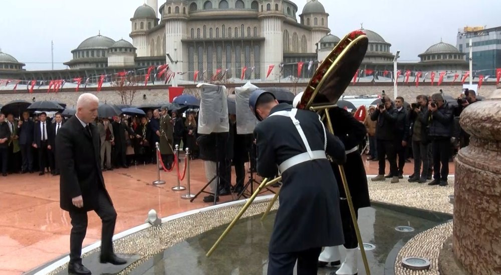 Taksim Meydanı’nda Atatürk anması