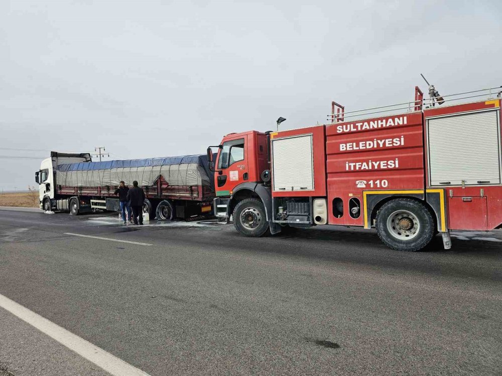 Yer: Aksaray - Konya yolu! İtfaiye gelene kadar alevleri söndürdü