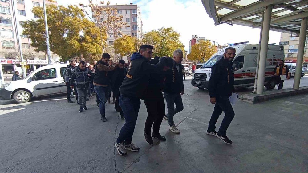 Galerici Muhammed Paytar'ın öldüğü silahlı kavganın zanlıları adliyeye sevk edildi