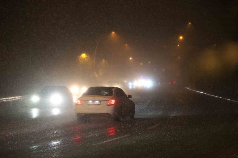 Kar ve fırtına trafiği kilitledi: İşte Konya'nın son yol durumu bilgisi