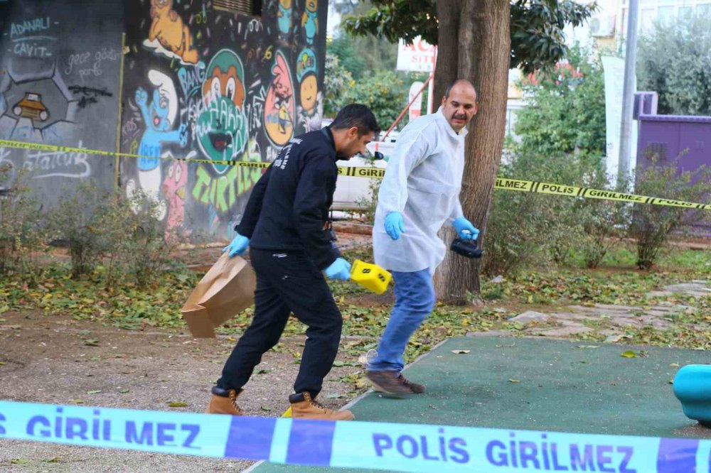 Çocuk parkında silahlar konuştu: 2 çocuk yaralandı