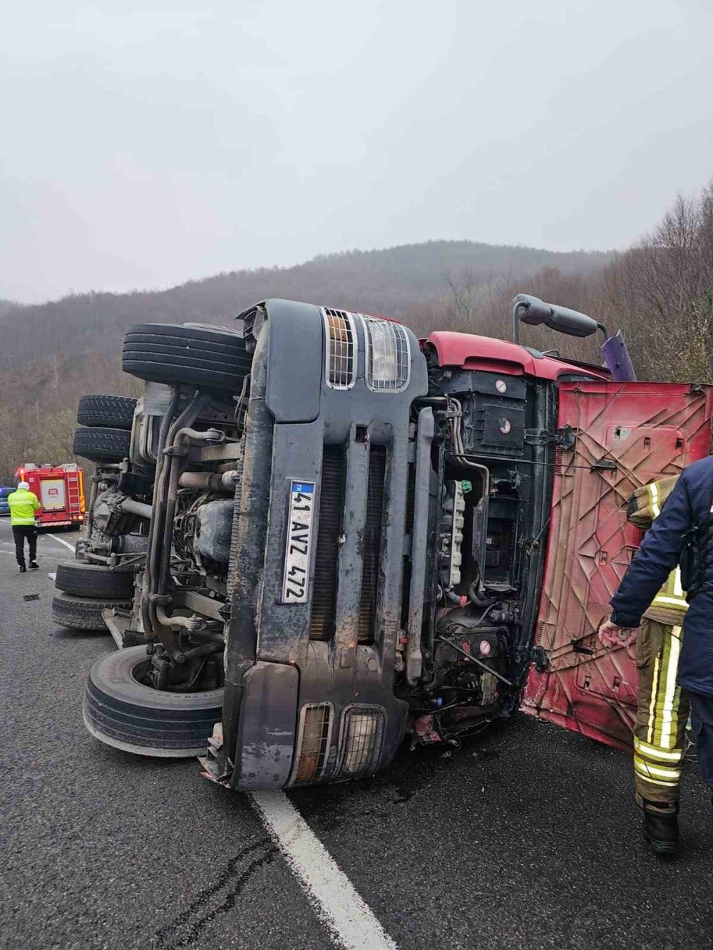 Asit Taşıyan Tırı Kullanıyordu Altında Kalarak Can Verdi