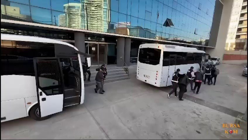 Kredi çekeceğiz diyerek 20 milyon dolandırdılar