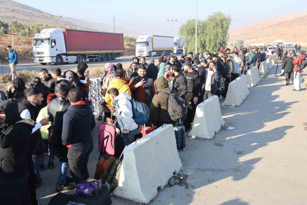 Türkiye'deki Suriyeliler yurtlarına dönmeye başladı