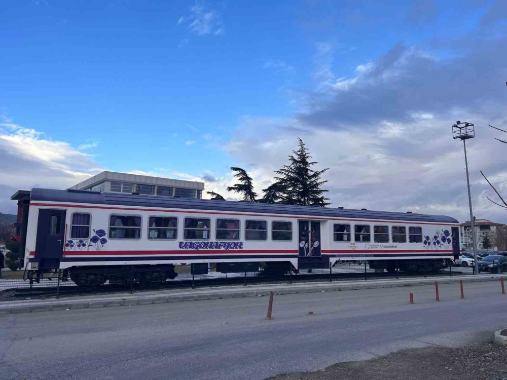 Emekliye ayrılan tren vagonu kafe oldu