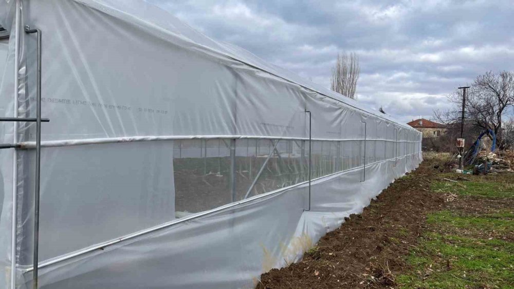 Beyşehir’de yaz seraları üreticilere teslim edildi