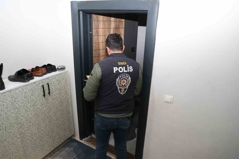 Sahte ilanla 99 kişiyi dolandırdılar