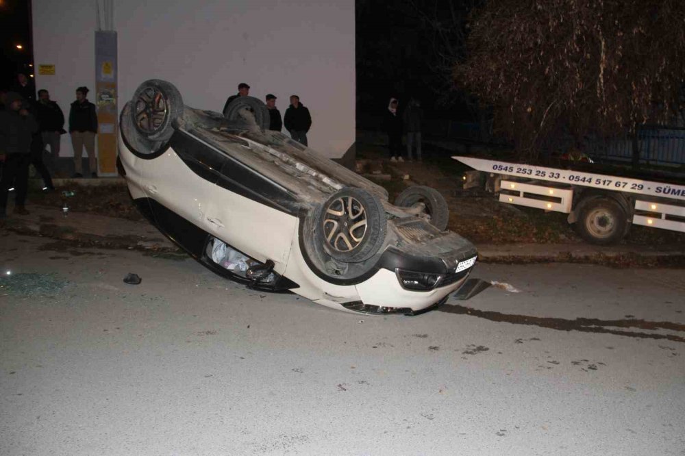 Beyşehir Seyran Caddesi'nde iki otomobil çarpıştı