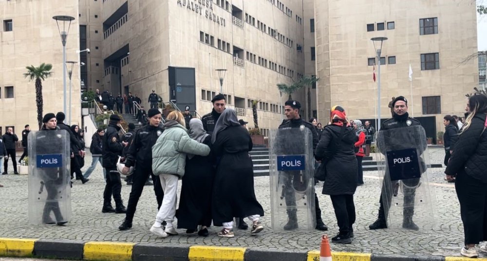 Güvenlik görevlisi, duruşma salonunu kana buladı: 2 ölü, 2 jandarma ağır yaralı