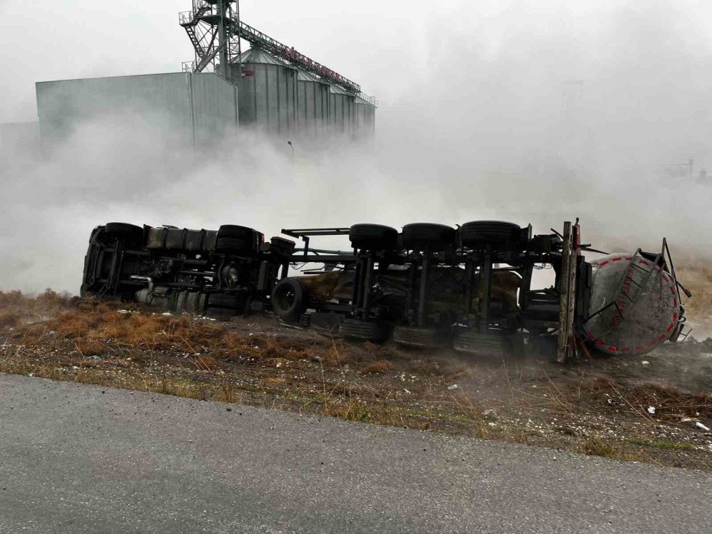 Asit dolu tanker böyle devrildi