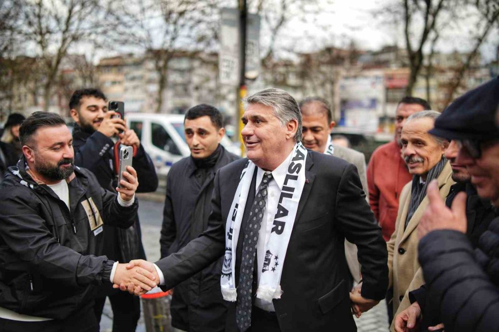 Kulüp Başkanlığı Onun mu Hakkıydı? Taraftar Serdal Adalı'yı Bağrına Bastı