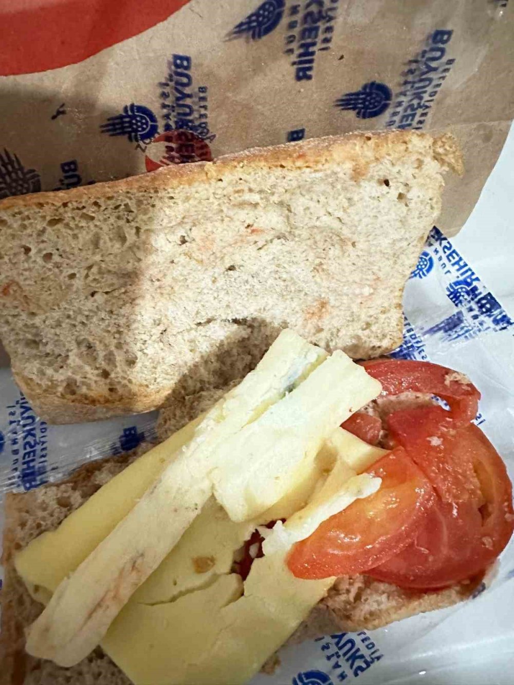 İBB’nin dağıttığı kumanyadan yiyen 51 öğrenci hastanelik oldu