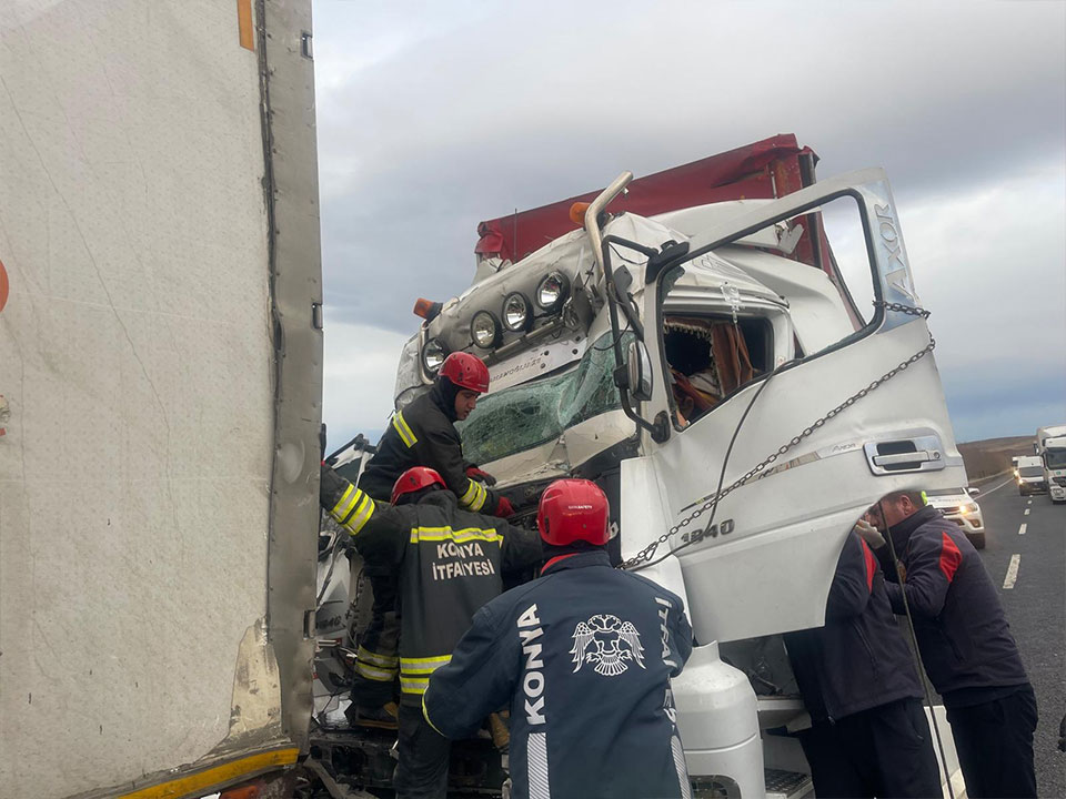 konya-ankara-yolu-trafik-kazasi-2.jpg