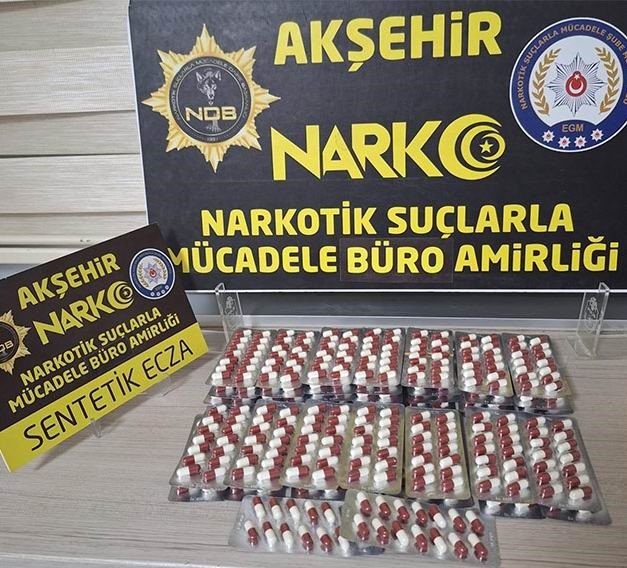 Yolcunun yan koltuğa attığı çantadan uyuşturucu çıktı