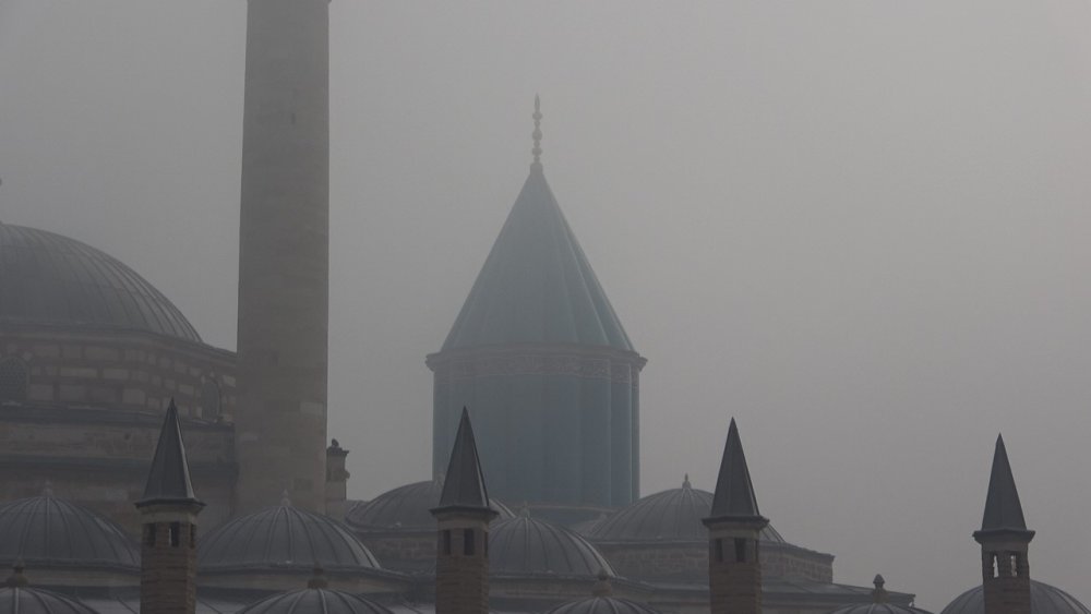 Konya’da yoğun sis uçak seferlerini aksattı