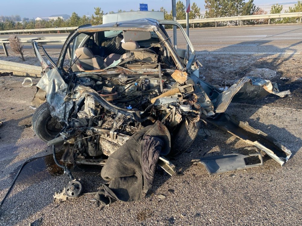 Kulu'da ters yöne giren otomobil tırla çarpıştı: 1 ölü, 1 yaralı