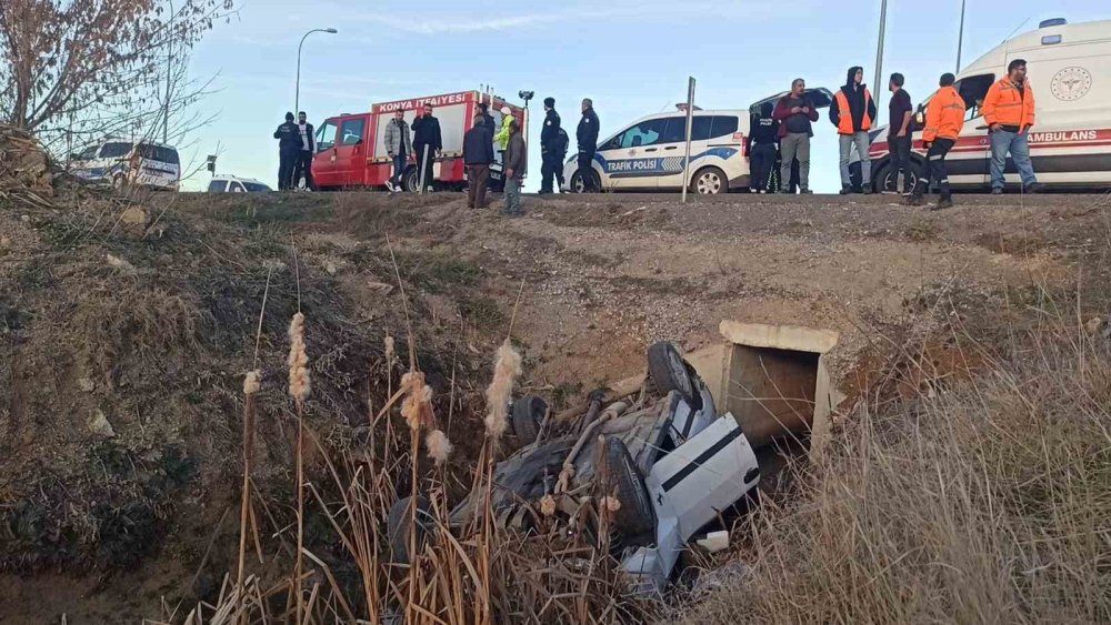 Seydişehir'de otomobil sulama kanalına devrildi: 3 yaralı