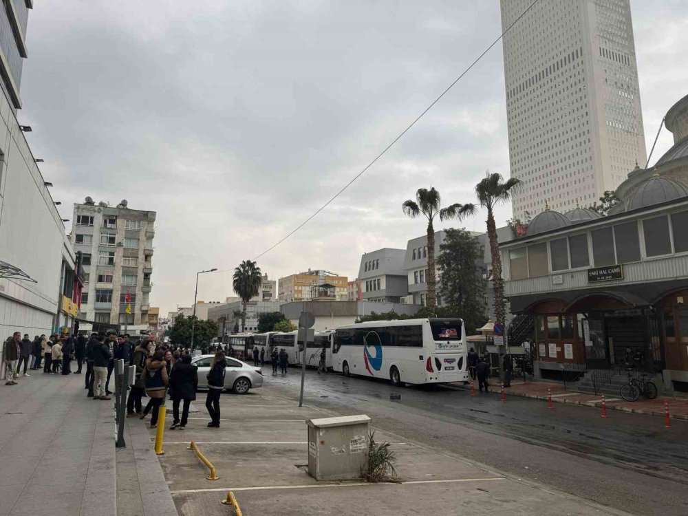 Akdeniz Belediyesinde kayyum göreve başladı