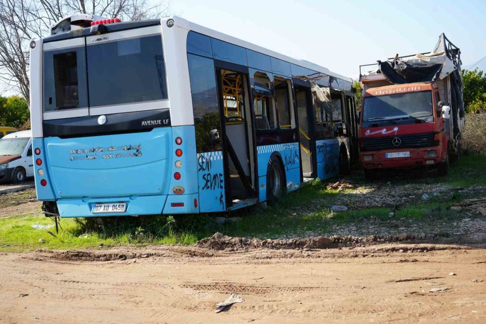 Yediemin Otoparklarında Milli Servet Çürüyor