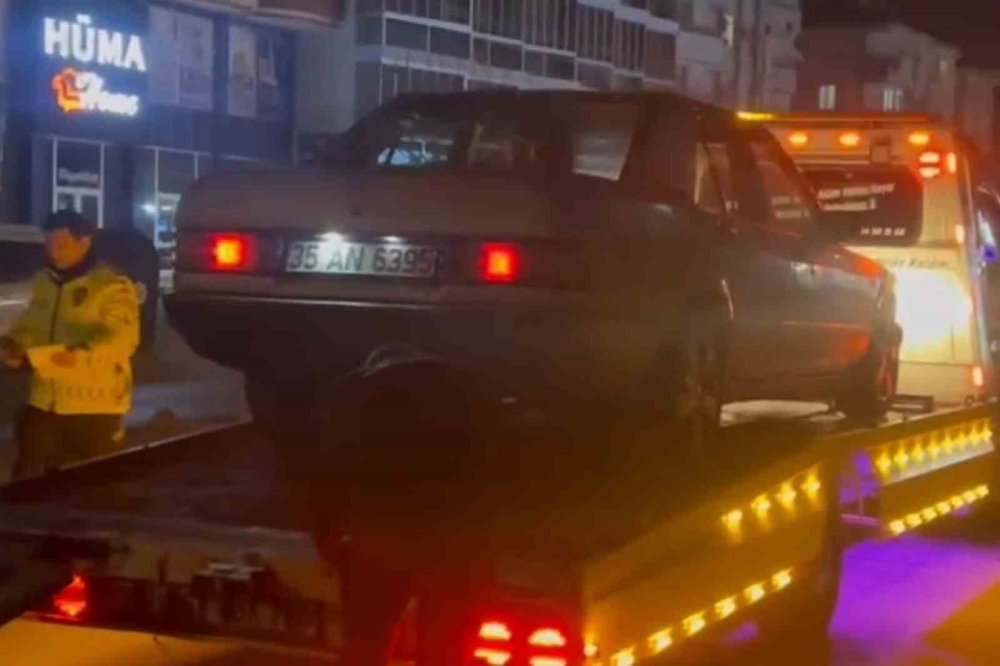 Polis aracının önünde drift atıp hatıra fotoğrafı çektirdi