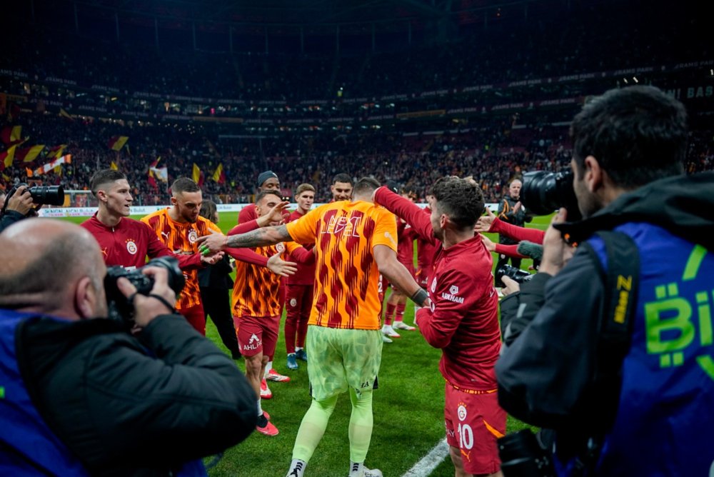 İlk düdük çaldı, Muslera rekor kırdı