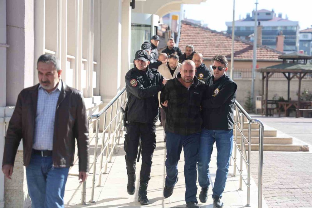 Taşoluk Apartmanı duvardaki kapı yüzünden mi çöktü?