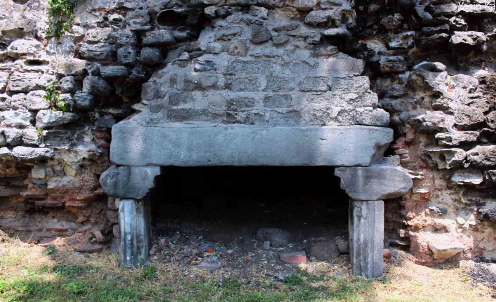 Doğu Roma döneminde geçiş kapısıydı, kaybolmaya yüz tutan tarihi yapı görüntülendi