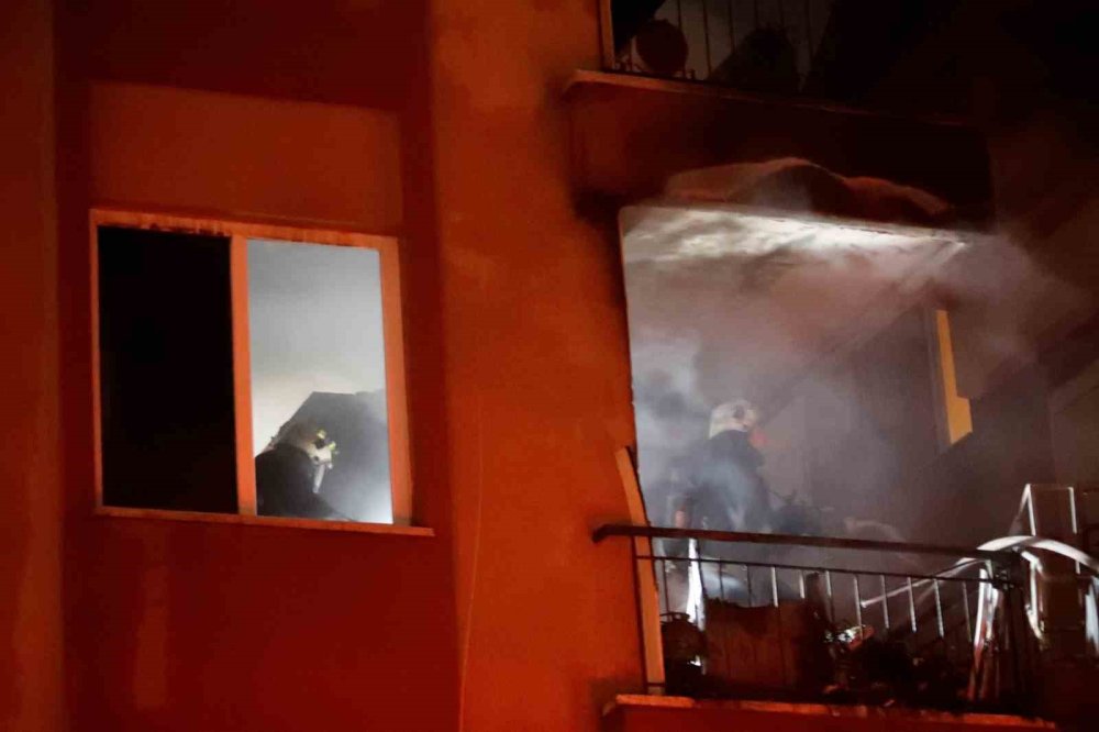 Balkondaki bataryalar bomba gibi patladı