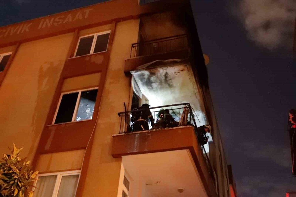 Balkondaki bataryalar bomba gibi patladı