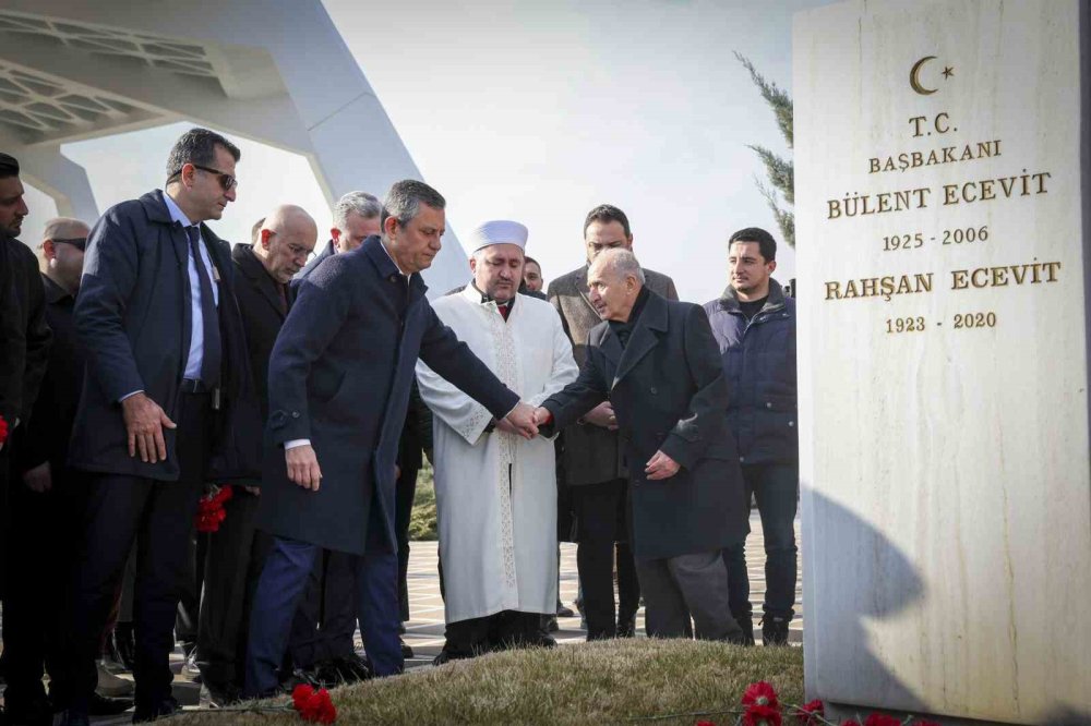 Deniz Baykal, ölümünün ikinci yılında mezarı başında anıldı