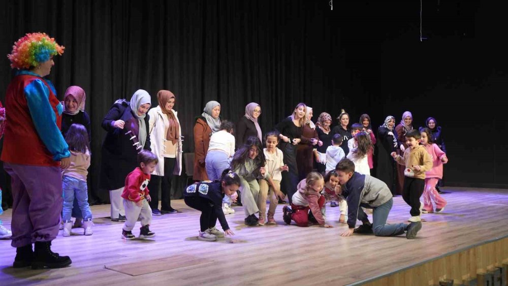 Başkan tüm tuşlara basmış: Bir yanda palyaço bir yanda sema