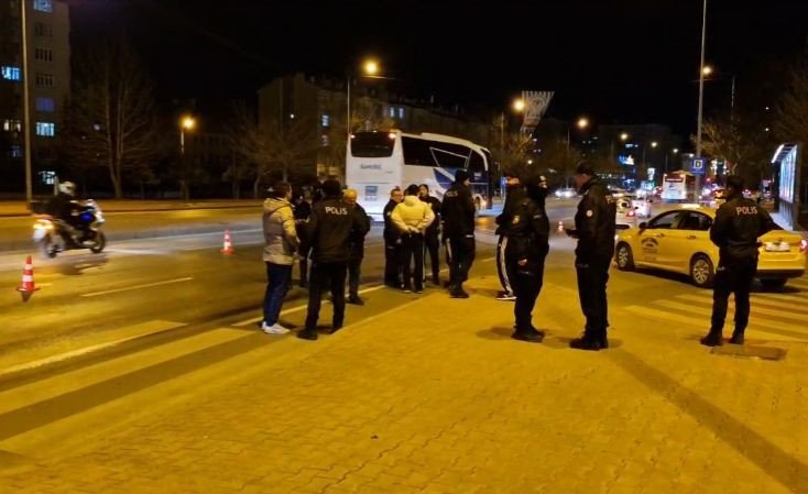 Konya'da rastgele ateş açıldı, kaldırımda yürüyen genç yaralandı