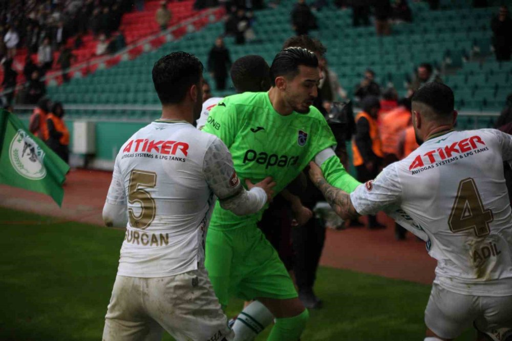 Maç uzadıkça sinirler gerildi