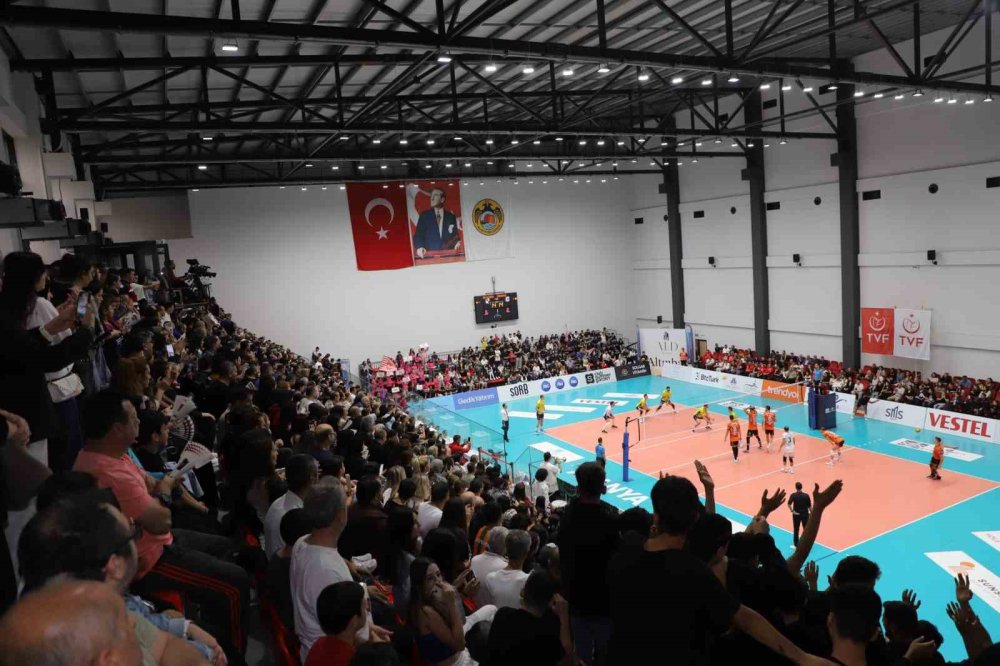 Voleybolda yarı final ve final heyecanı Alanya'da