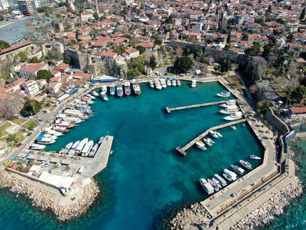 Antalya Kaleiçi Çöküyor
