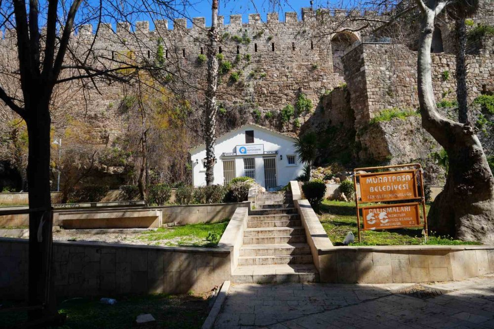Antalya Kaleiçi Çöküyor