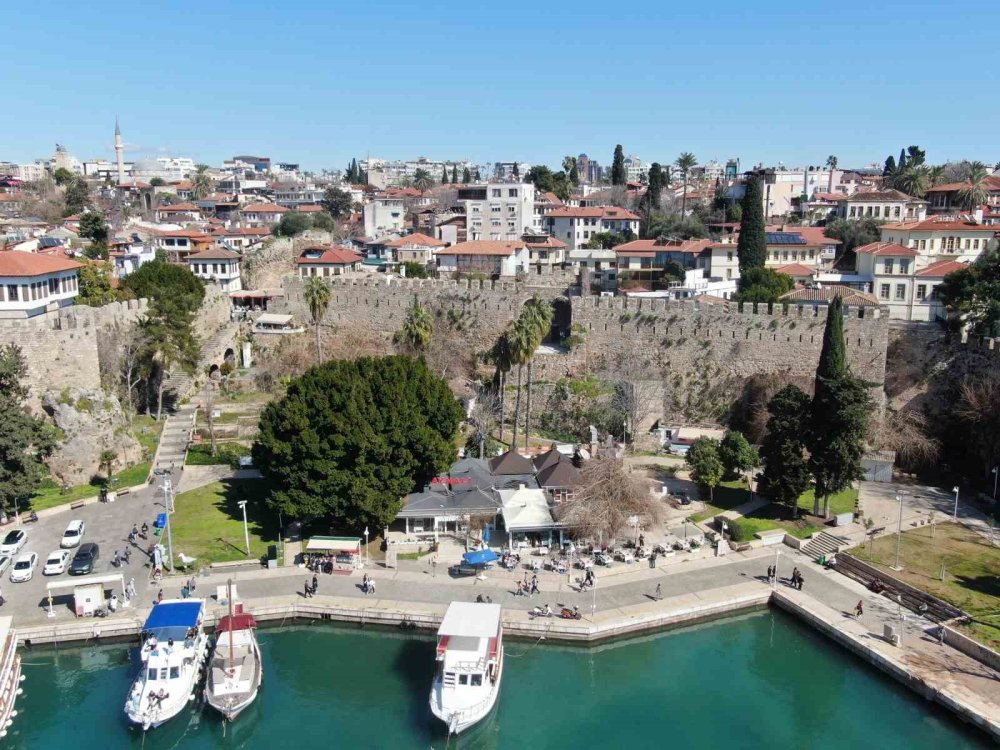 Antalya Kaleiçi Çöküyor