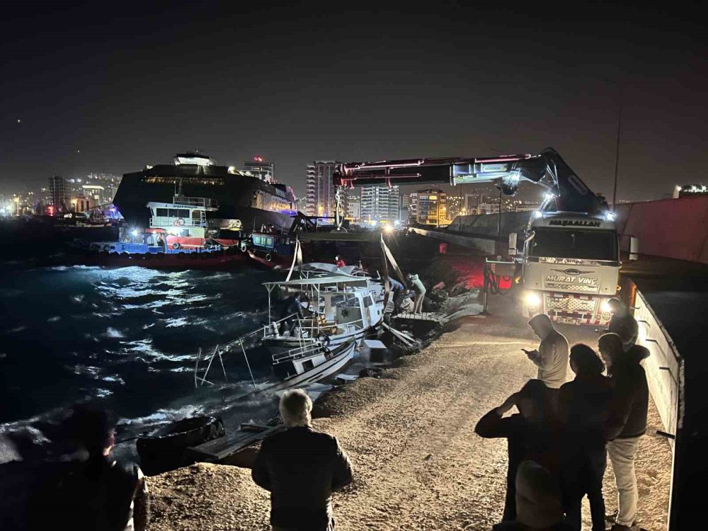 Balıkçı tekneleri fırtınada alabora oldu