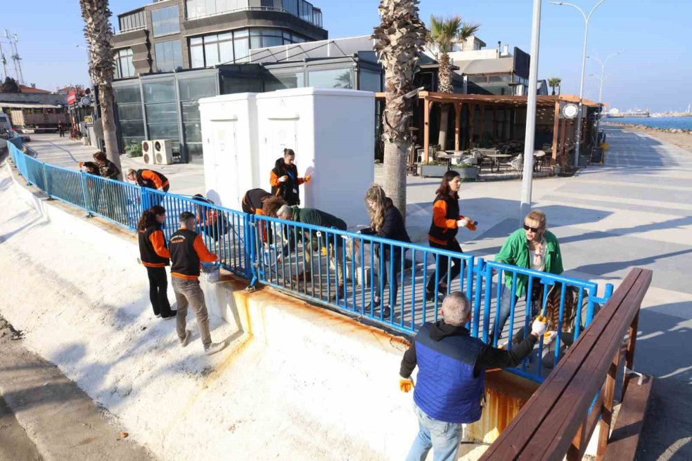 İzmir'de belediye yattı vatandaş demirleri boyadı