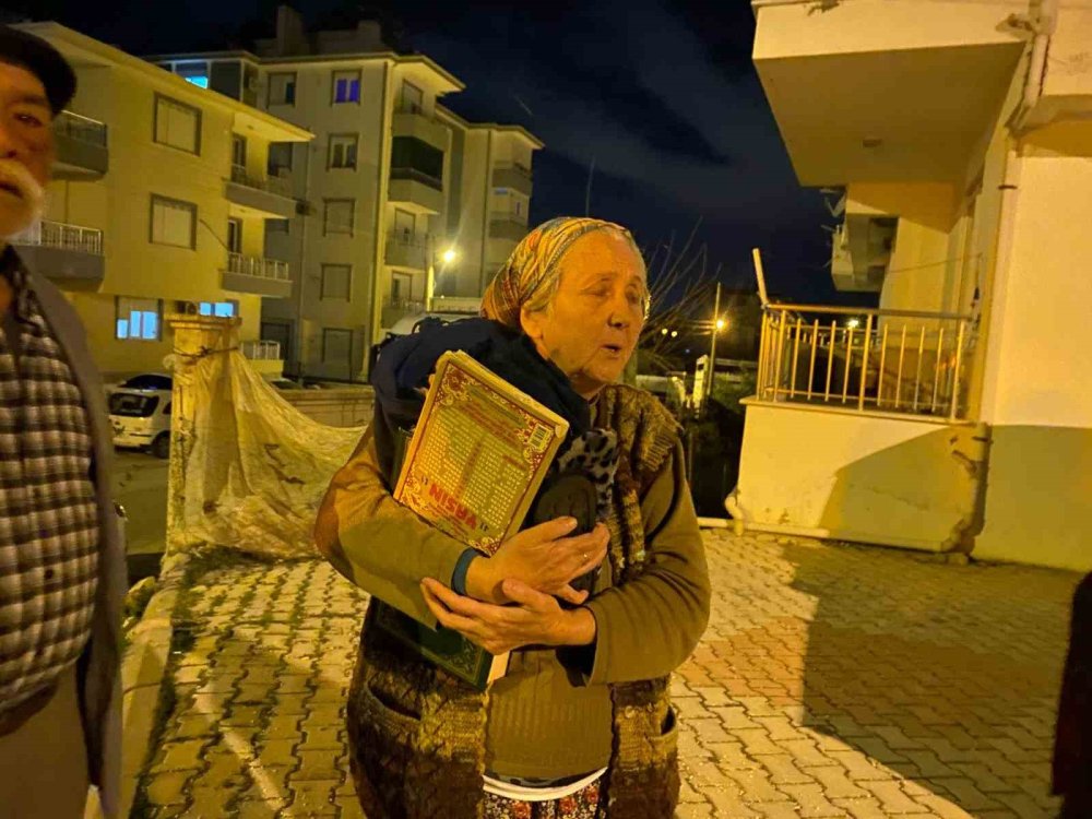 Antalya yıkılıyor! Depremler binaları çatlattı