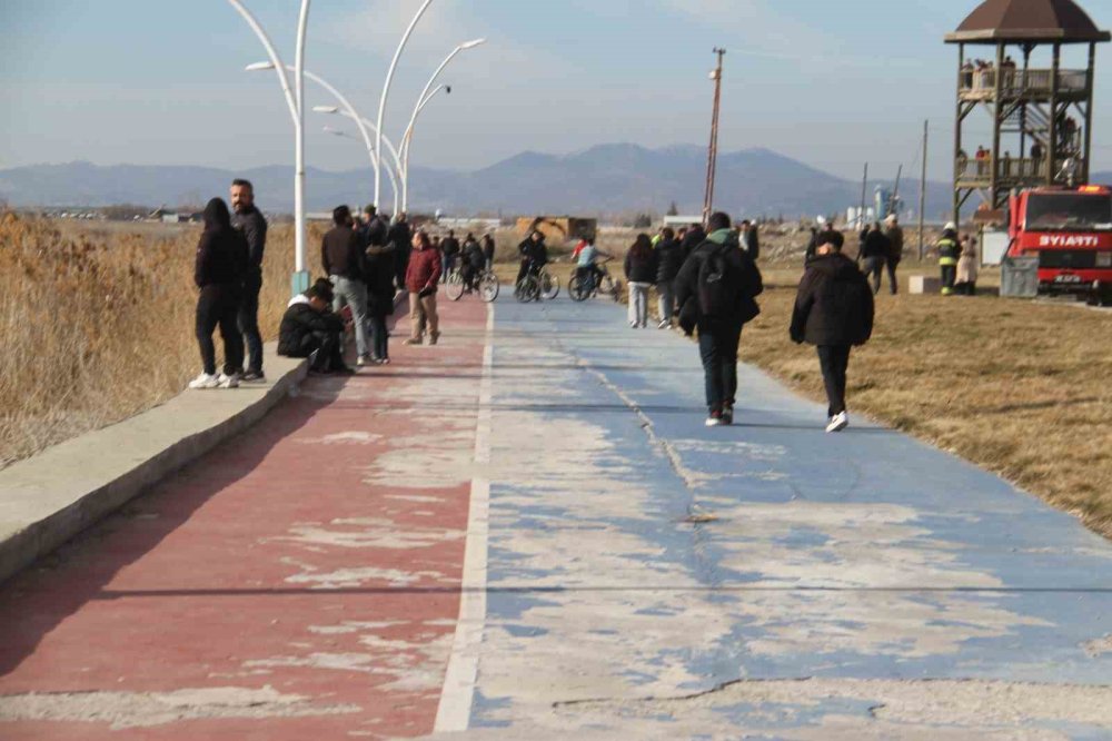 Gören oraya koşunca ekipler trafiği kapattı