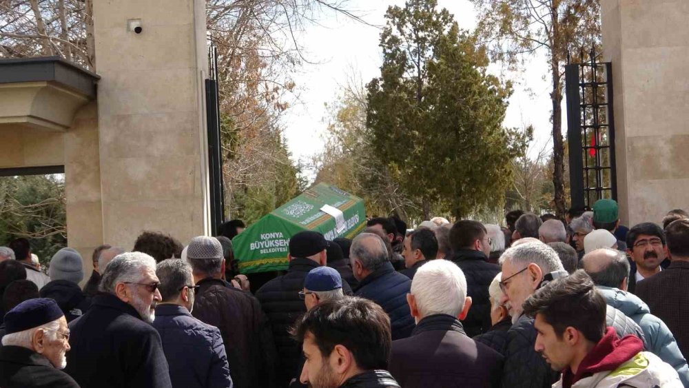 Havzan’da balkondan düşerek hayatını kaybeden profesör toprağa verildi